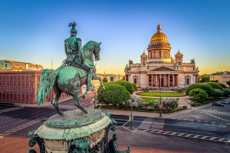 15 Amazing Reasons To Visit St Petersburg, Russia.